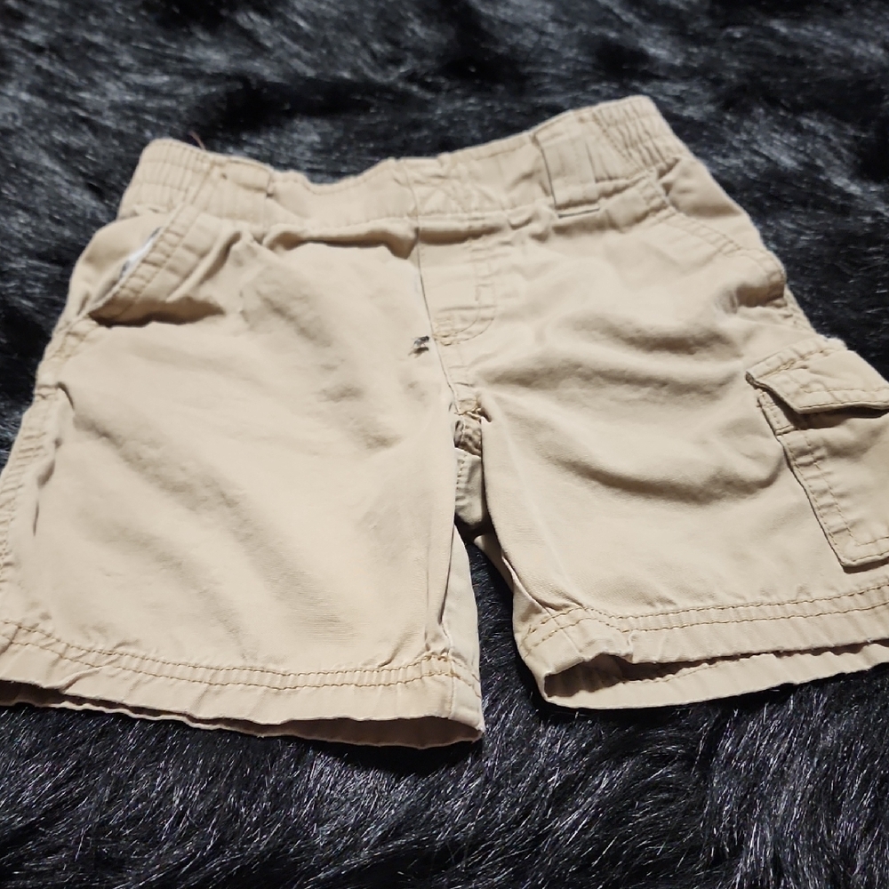 Circo Khaki Cargo Shorts.  BOYS SIZE 3T.